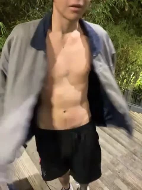 Liam_Moss from Stripchat - Jan 17, 2026 05:38 - 32 min