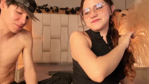 daphne_and_roger from Chaturbate - Jan 26, 2026 12:40 - 33 min
